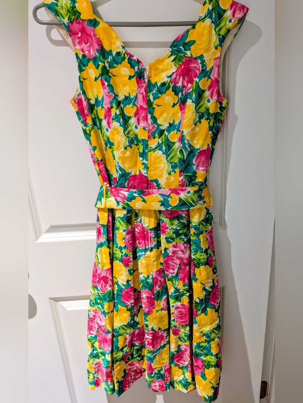Vintage Floral Fit And Flare Dress - Picture 4 of 5